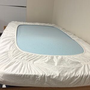 Amazon Essentials Mattress Cover - White and Blue